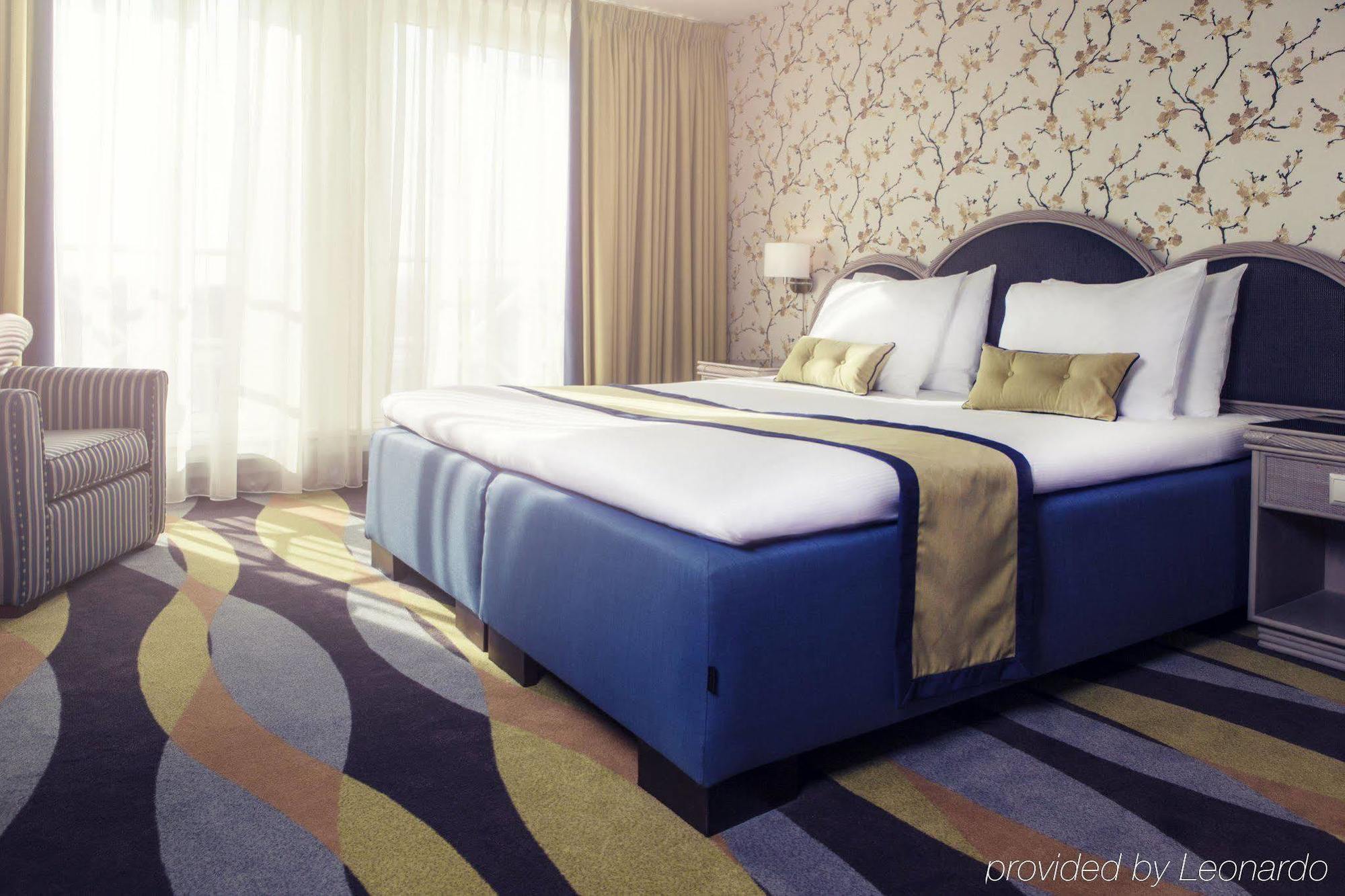 Carlton Oasis Hotel Spijkenisse Bagian luar foto