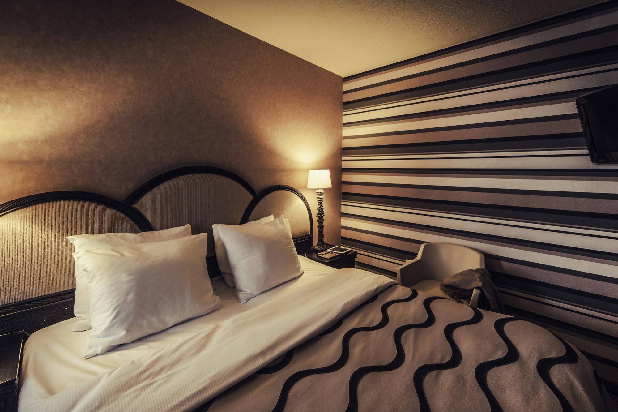 Carlton Oasis Hotel Spijkenisse Bagian luar foto